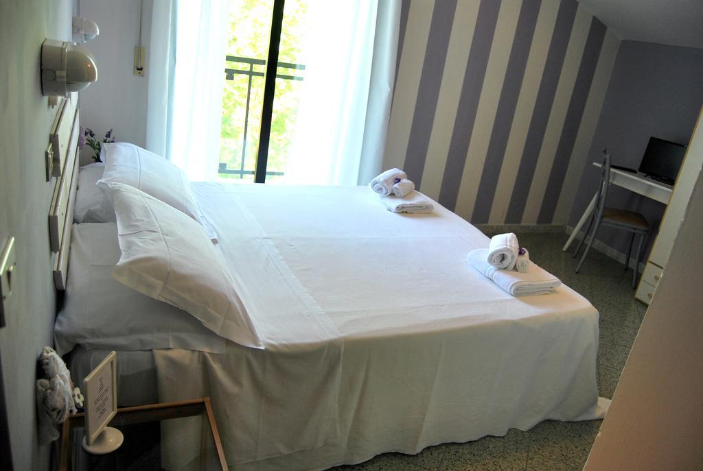 רימיני Hotel Abay מראה חיצוני תמונה
