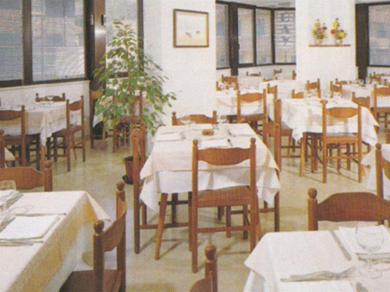רימיני Hotel Abay מראה חיצוני תמונה
